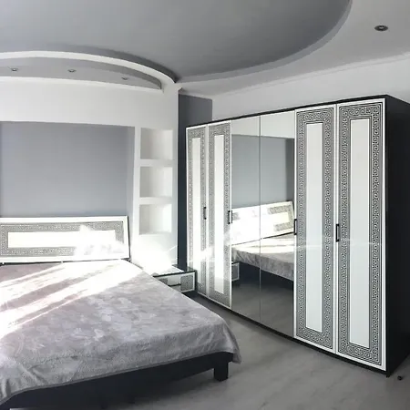 чотири сезони Casa de hóspedes Izki